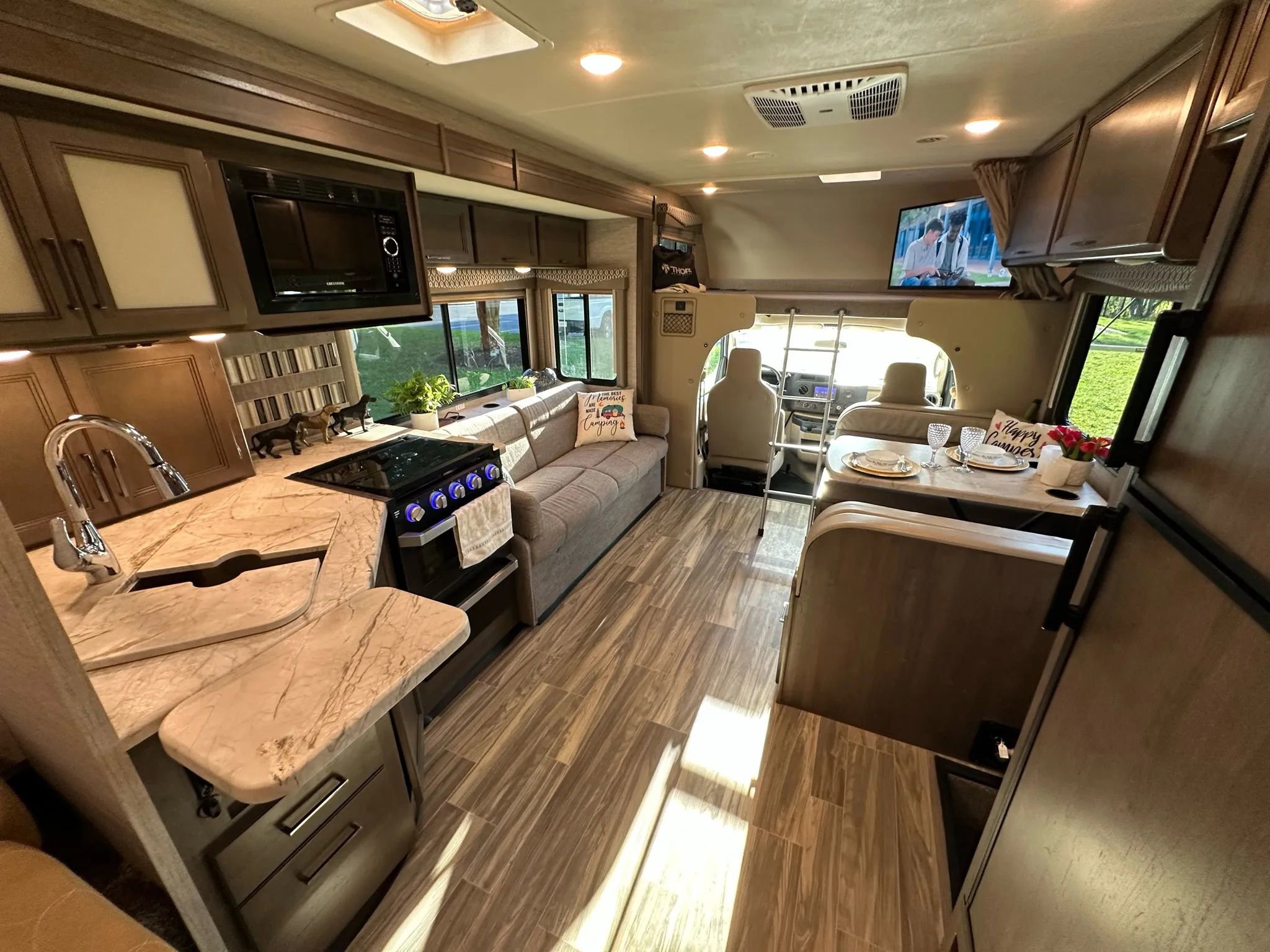 Used 2021 Ford E-450 and Econoline 450 Super Duty w/ Motorhome Prep Package image 36