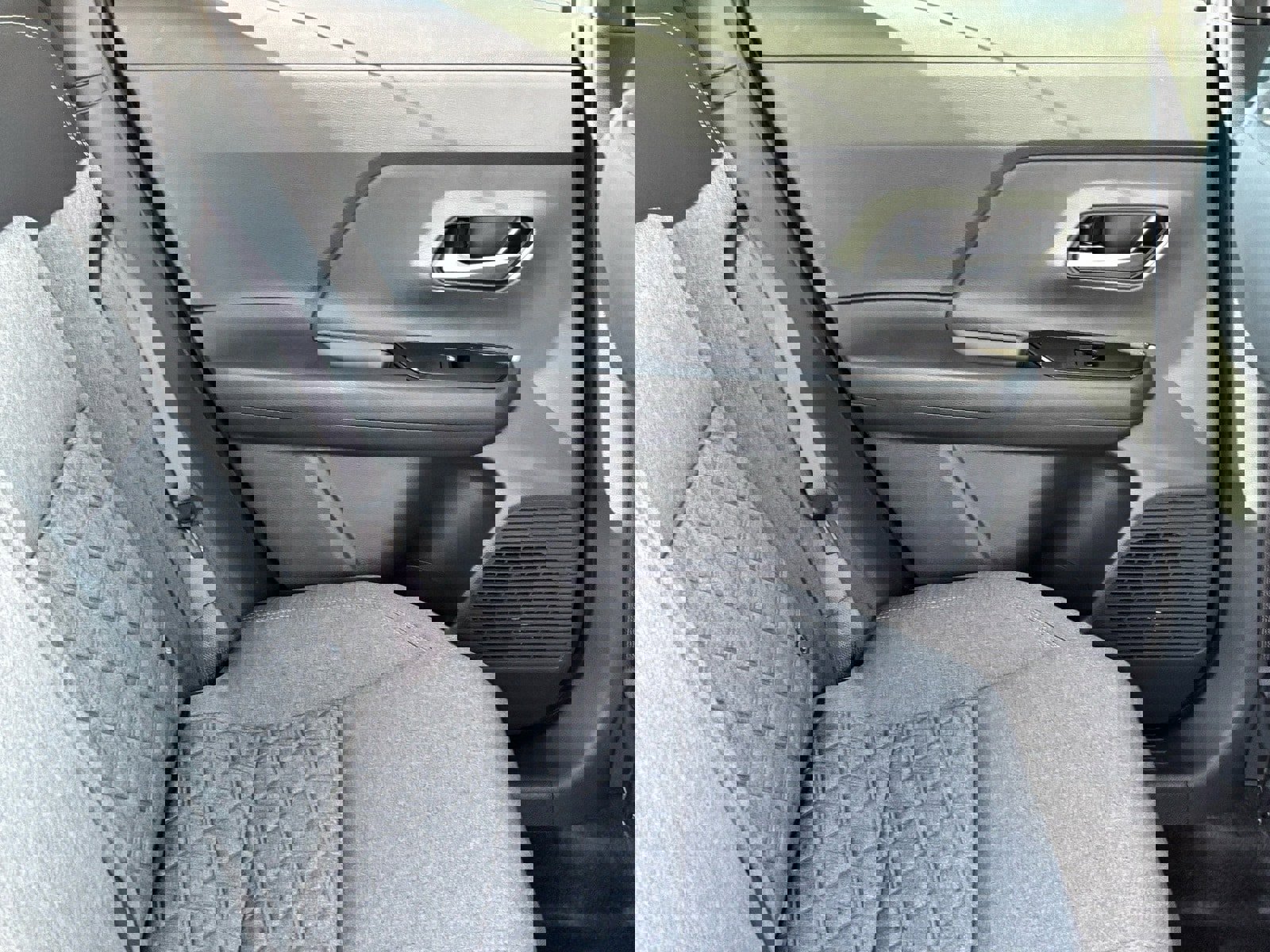 New 2026 Nissan Kicks SV image 13