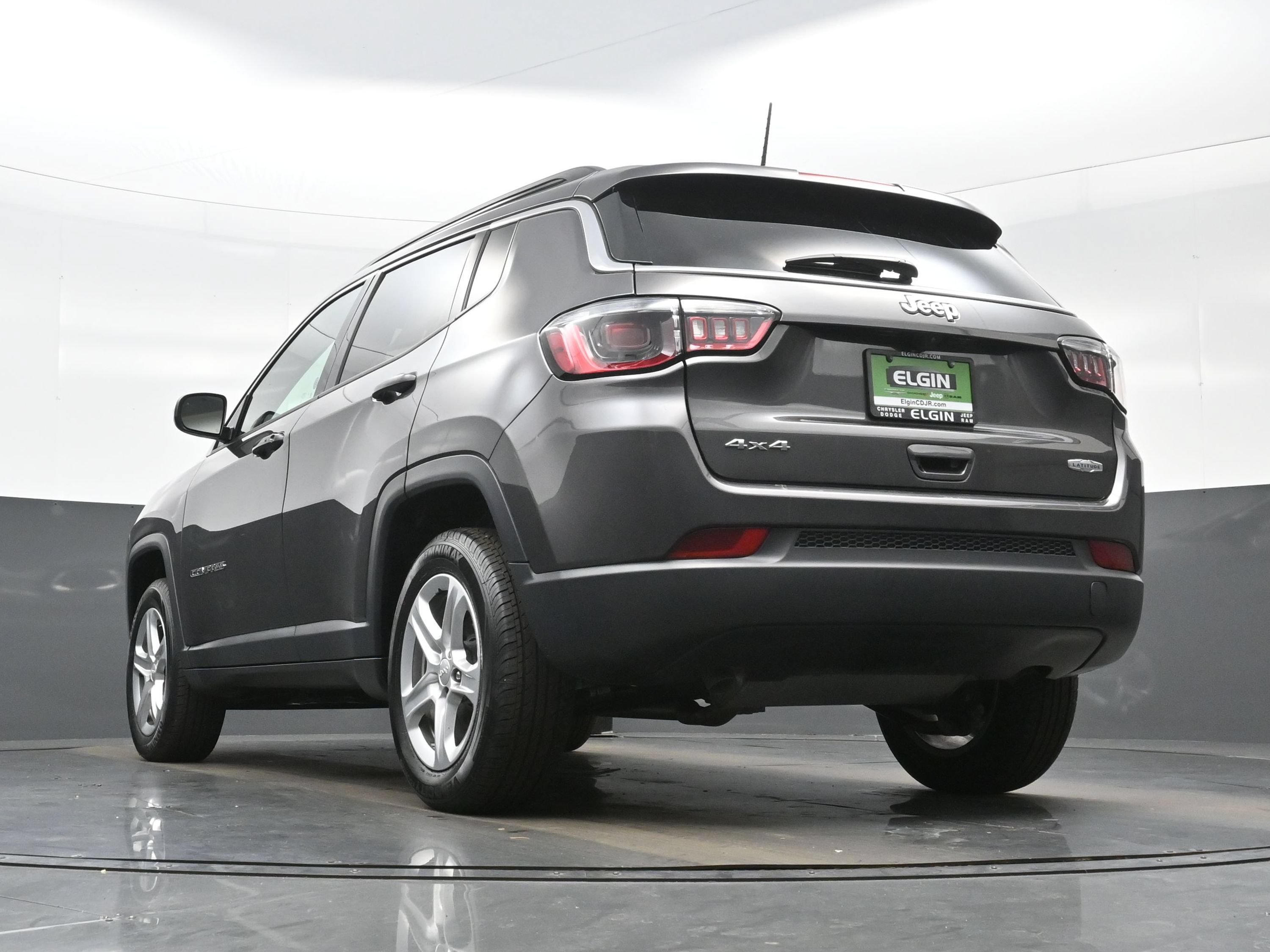 Used 2023 Jeep Compass Latitude w/ Convenience Group AWD/4WD image 31