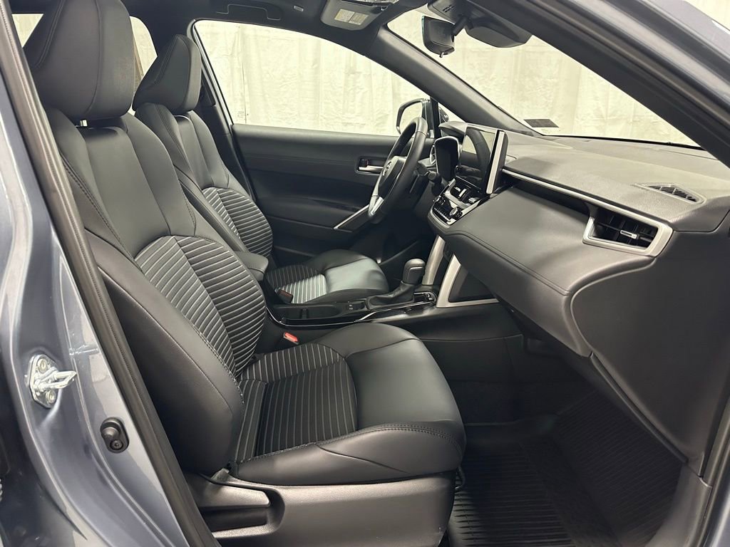 Used 2025 Toyota Corolla Cross XSE image 61