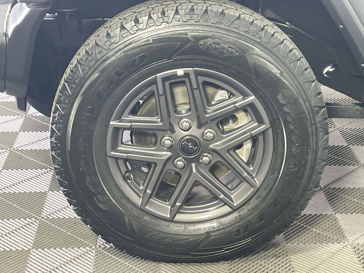 Used 2025 Jeep Wrangler Sport S AWD/4WD image 9