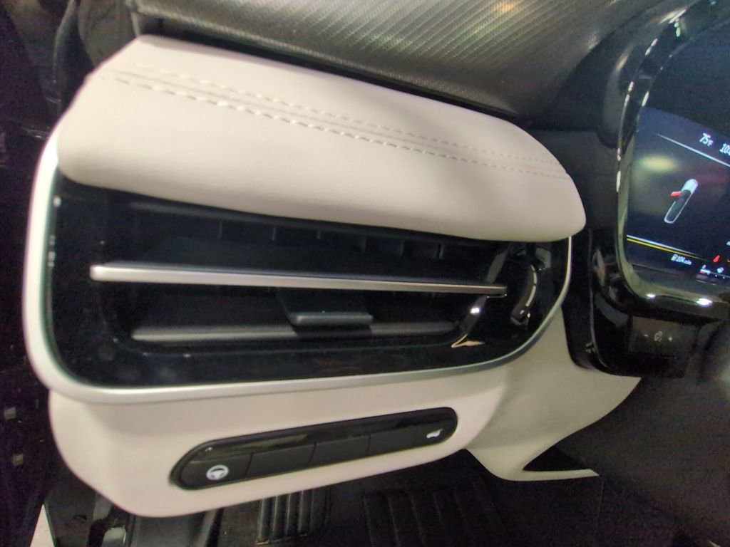 Used 2026 INFINITI QX60 Luxe w/ Cargo Package FWD image 16