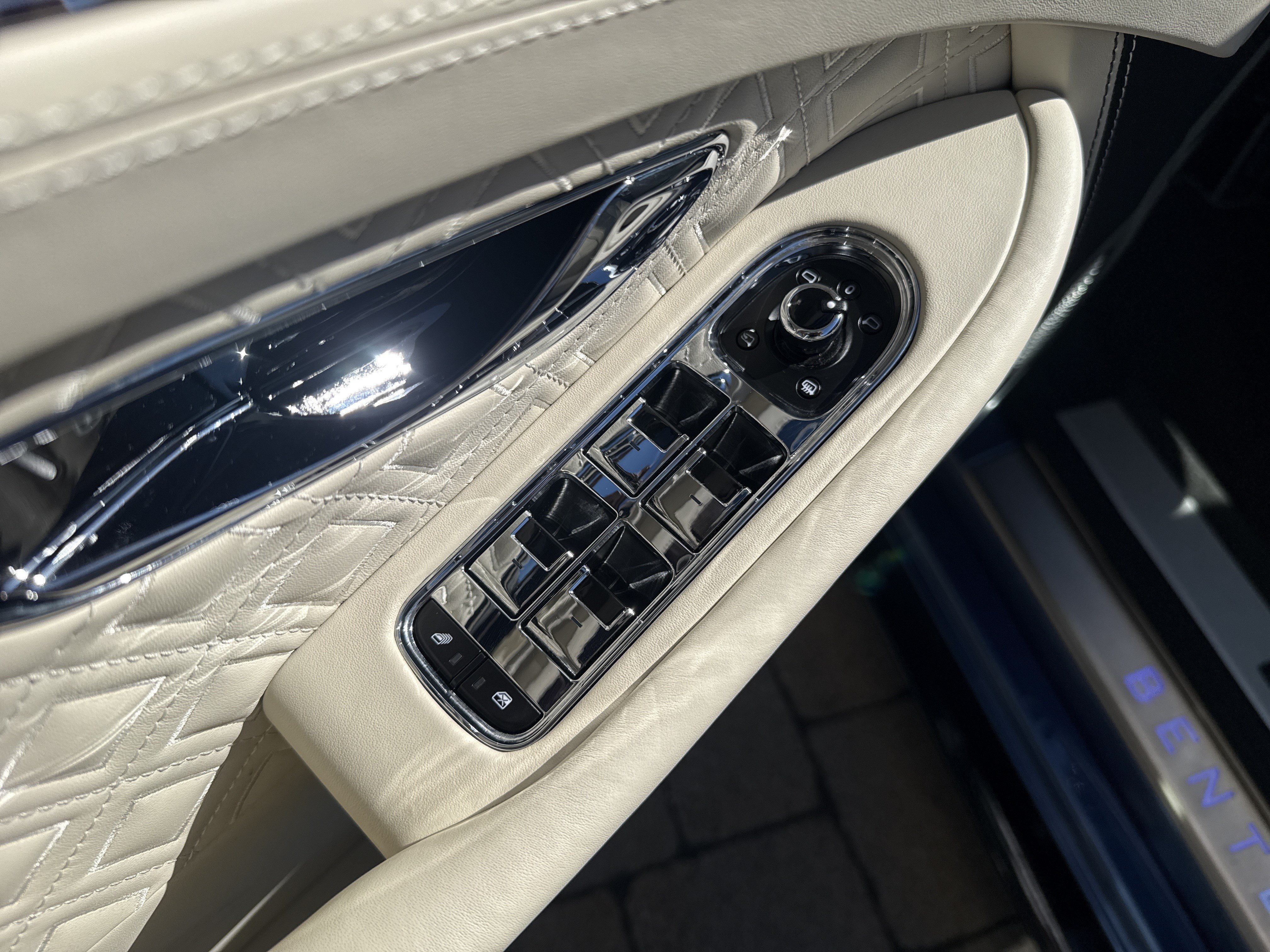 Used 2022 Bentley Continental GT AWD/4WD image 12