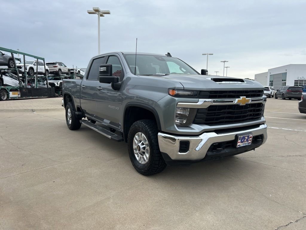 Used 2025 Chevrolet Silverado 2500 LT w/ Convenience Package AWD/4WD image 3
