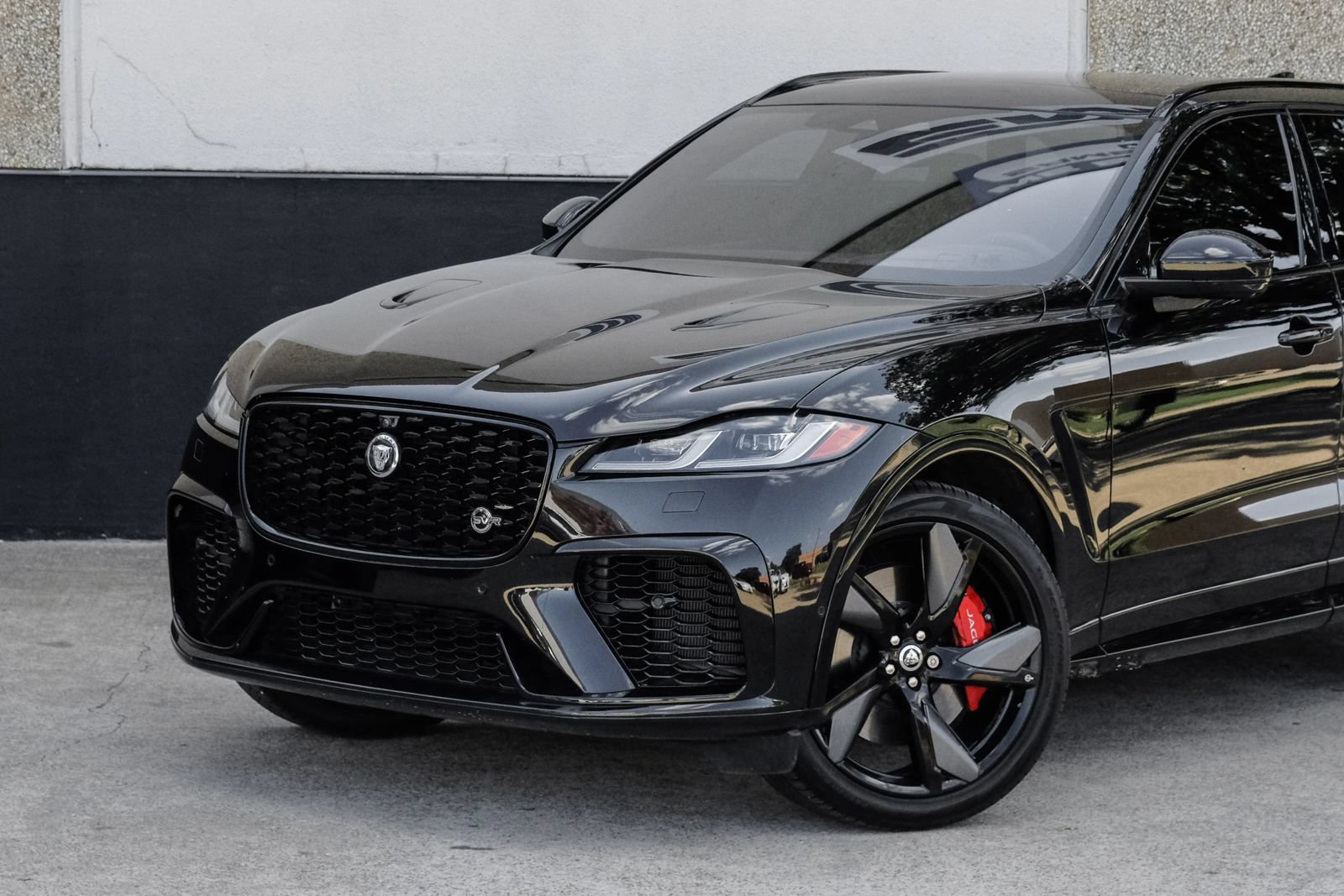 Used 2025 Jaguar F-PACE SVR AWD/4WD image 5