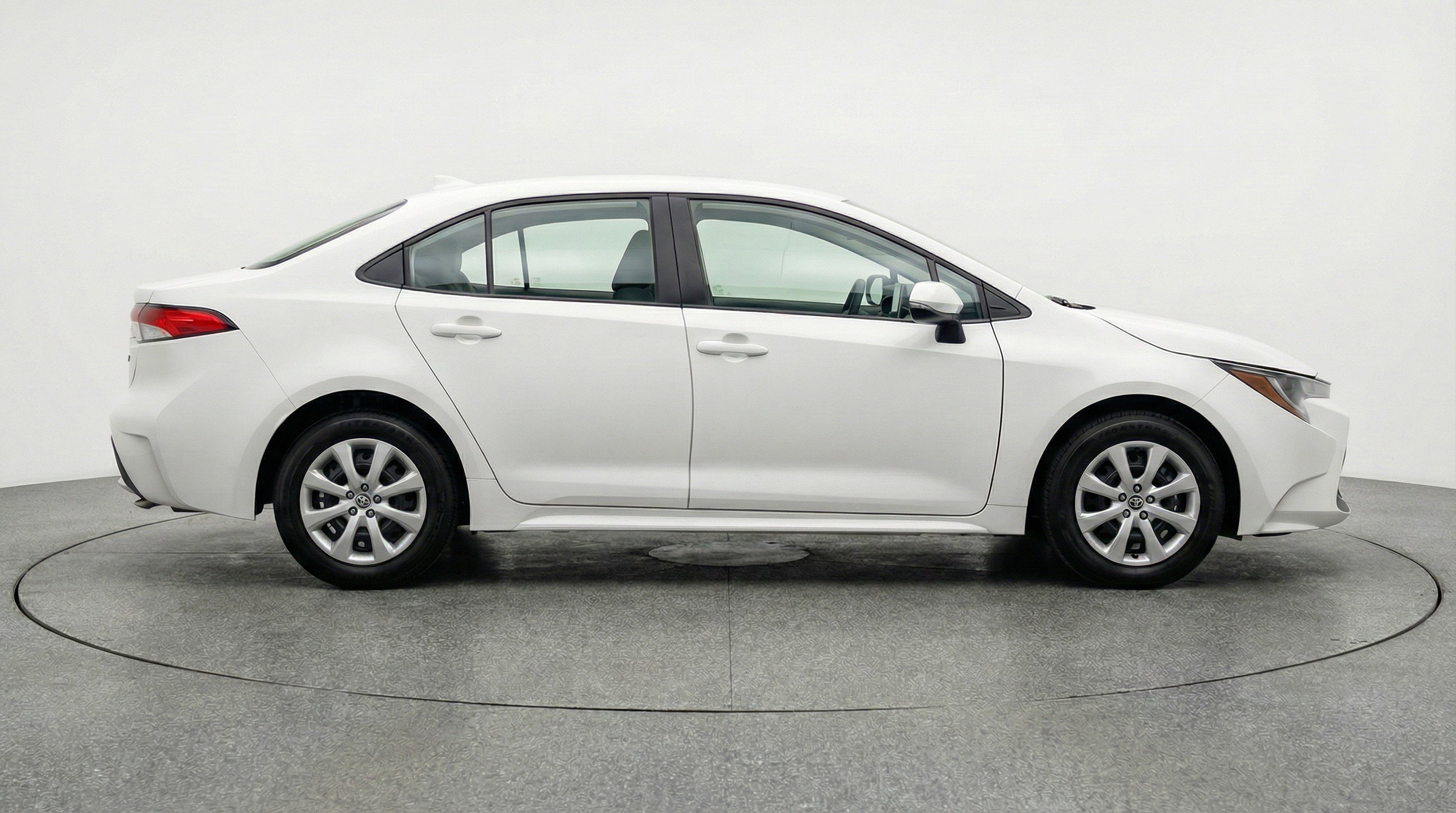 Used 2025 Toyota Corolla LE FWD image 11