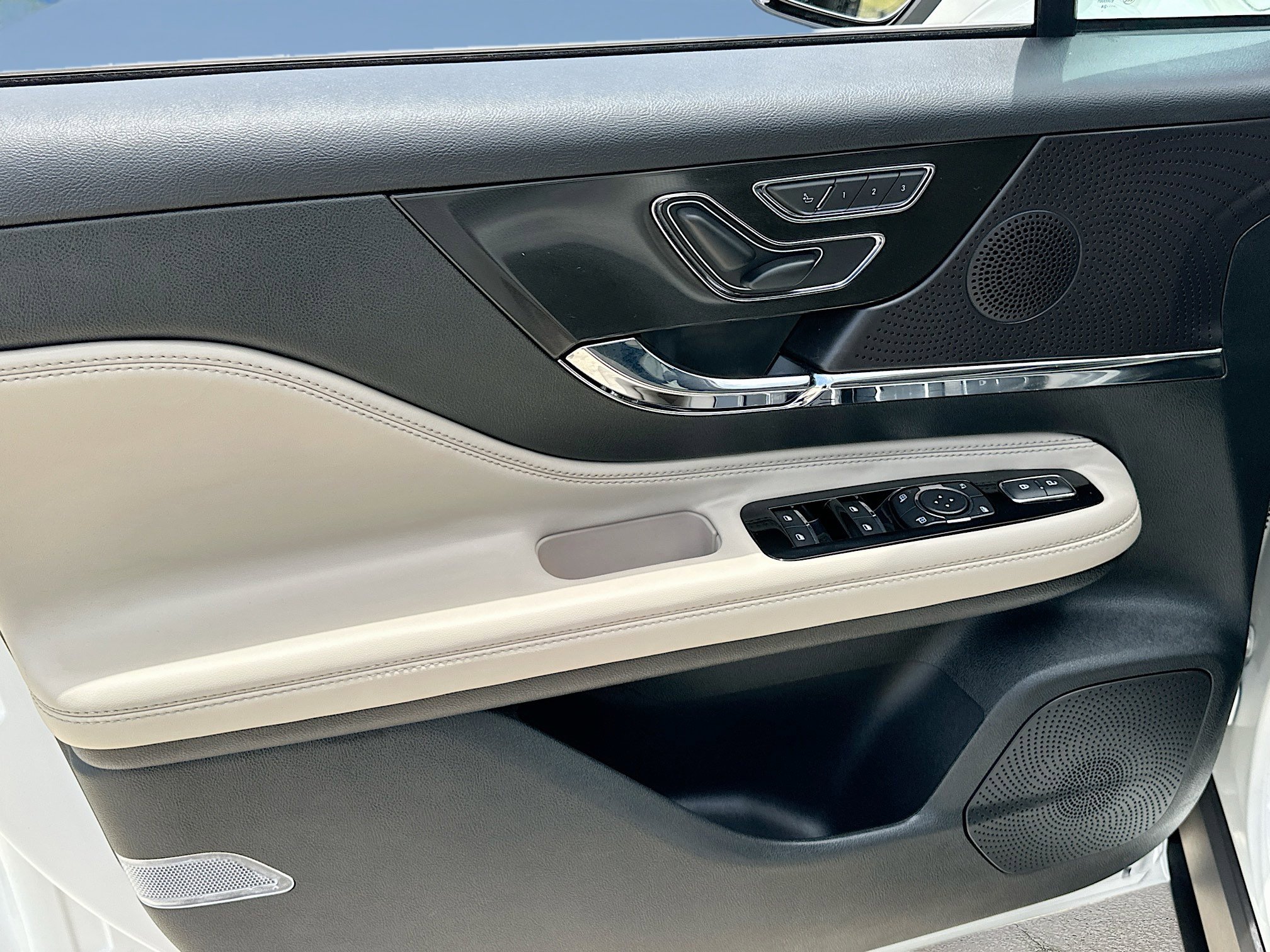 Used 2025 Lincoln Corsair Reserve FWD image 18