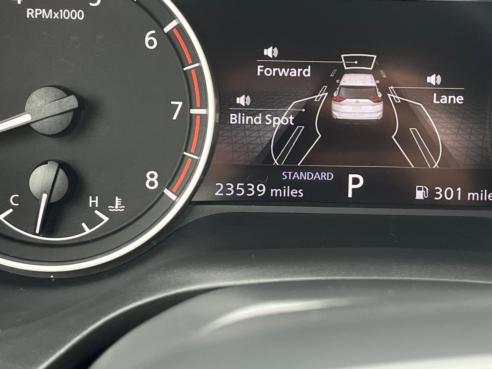 Used 2025 Nissan Rogue SV FWD image 42