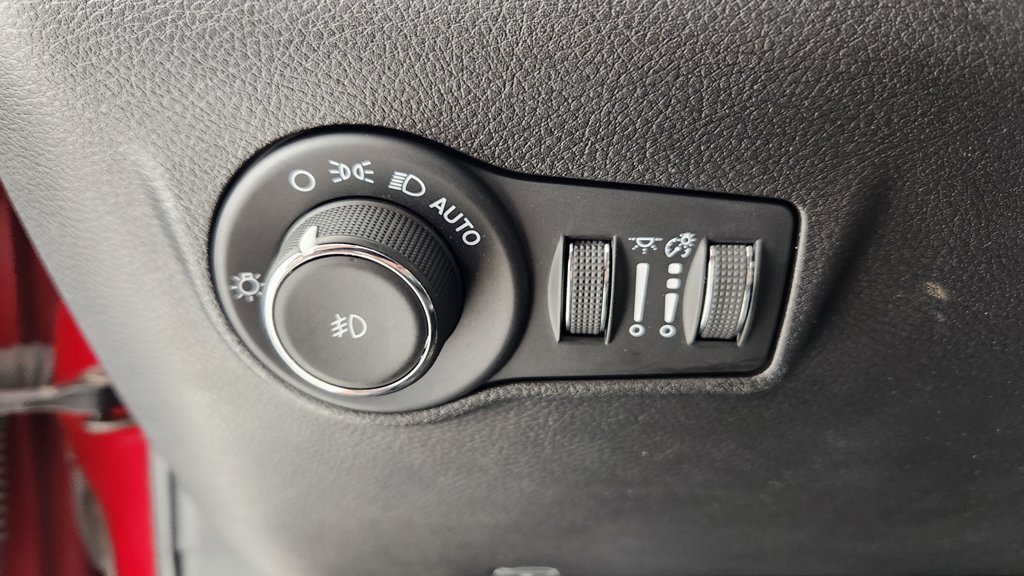 Used 2025 Jeep Compass Limited AWD/4WD image 20