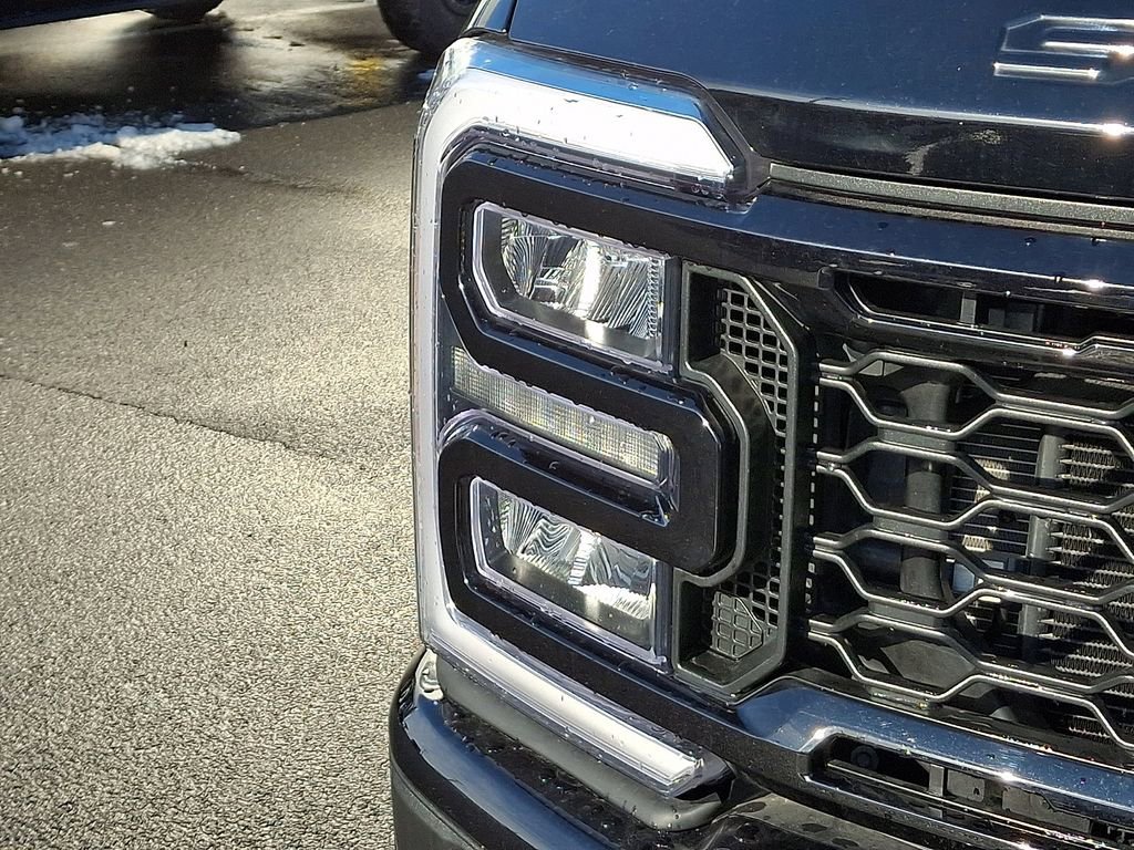Used 2025 Ford F250 XLT w/ Black Appearance Package image 8