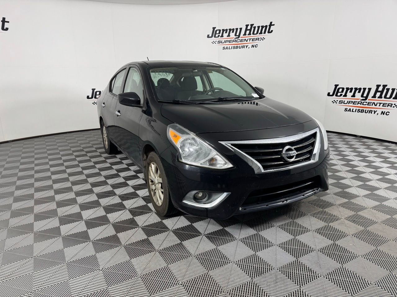 Used 2017 Nissan Versa SV w/ SV Special Edition Package image 7