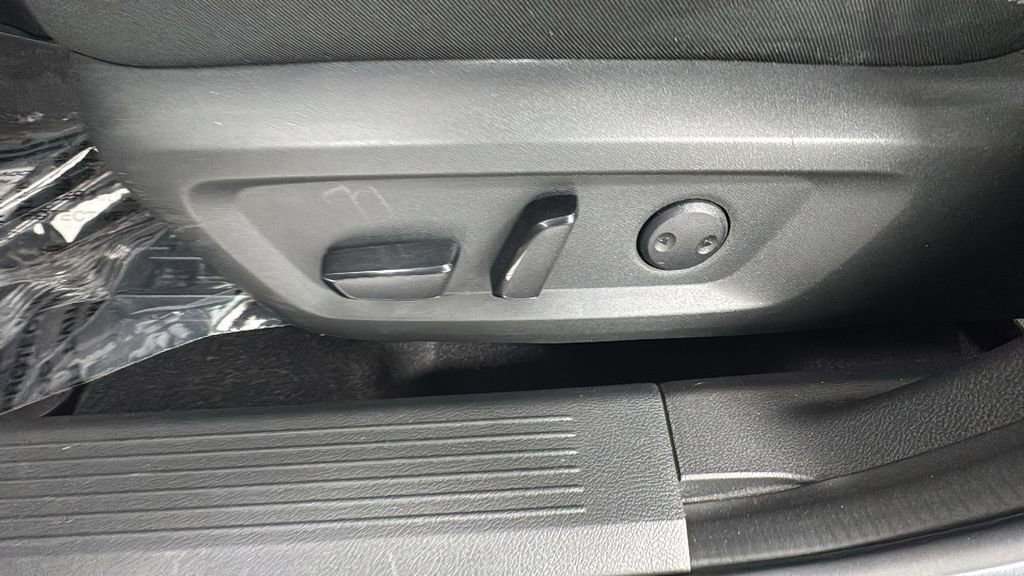 Used 2021 Nissan Rogue SV image 11