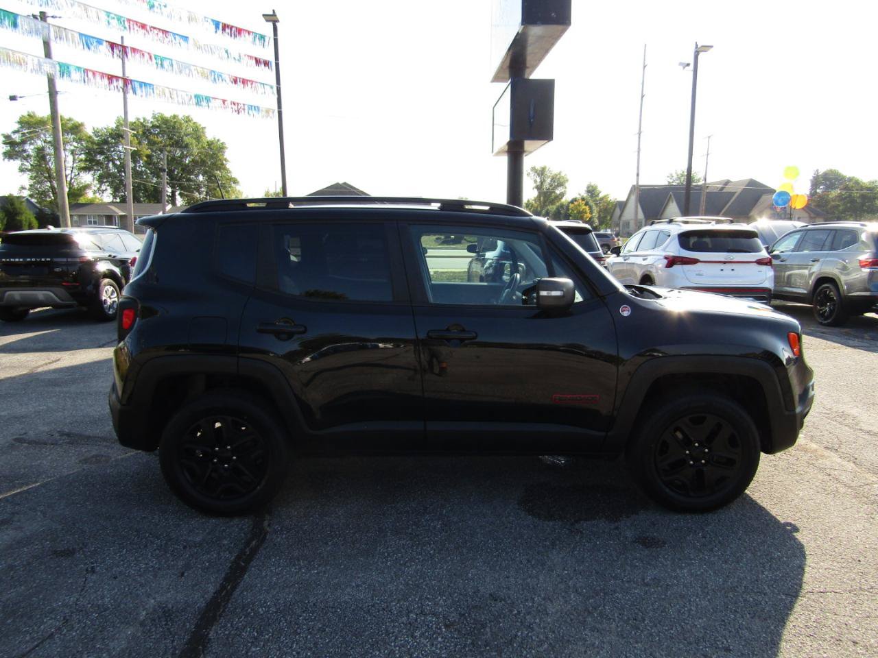 Used 2018 Jeep Renegade Trailhawk w/ UConnect 8.4 Nav Group AWD/4WD image 8