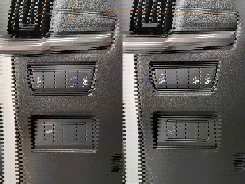 Certified 2024 MAZDA CX-90 Plug-In Hybrid w/ Preferred image 19