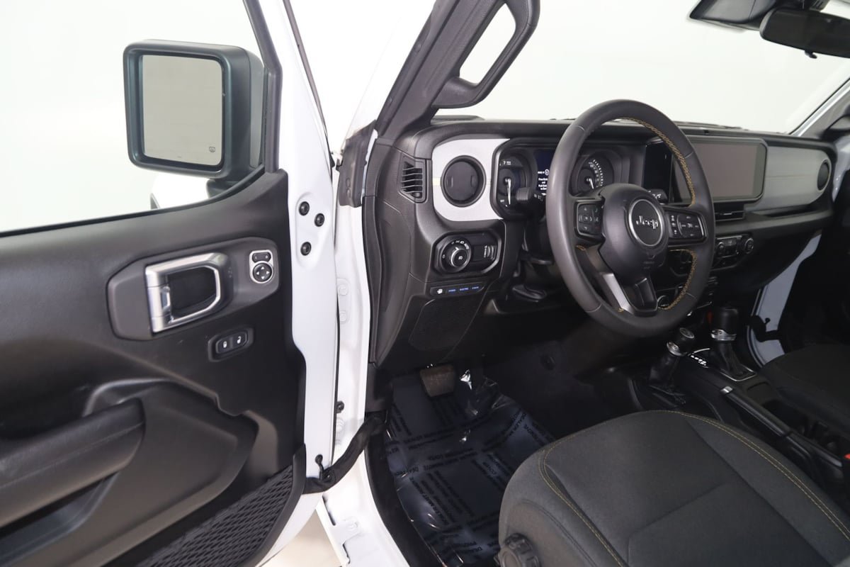 Used 2024 Jeep Wrangler Unlimited w/ Convenience Group AWD/4WD image 43