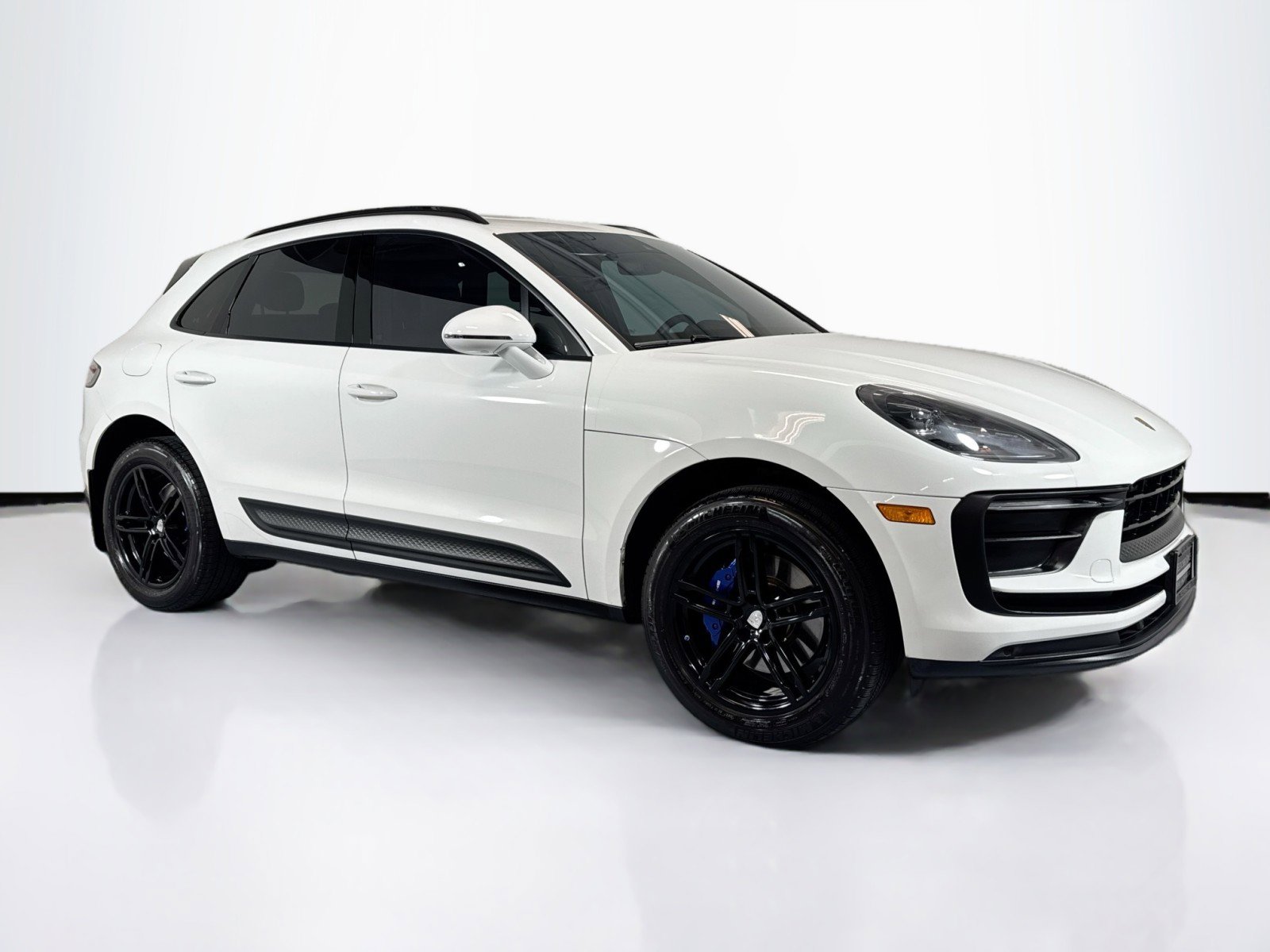 Certified 2022 Porsche Macan image 7