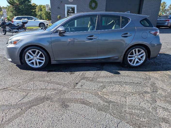 Used 2015 Lexus CT 200h w/ Seat Comfort Package FWD image 3