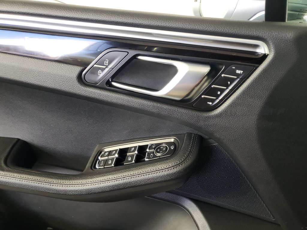 Used 2024 Porsche Macan w/ Premium Plus Package AWD/4WD image 29