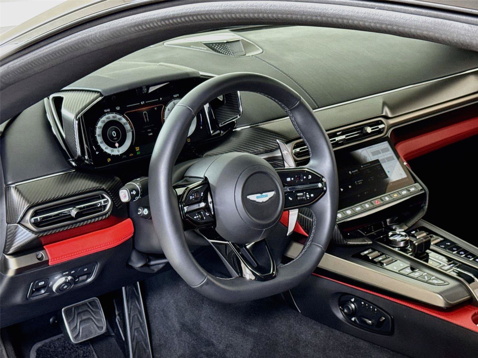 Used 2025 Aston Martin Vanquish RWD image 16