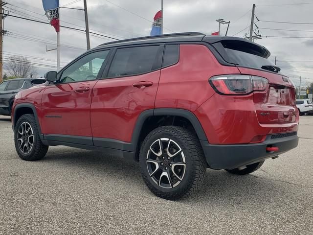 Used 2025 Jeep Compass Trailhawk AWD/4WD image 6