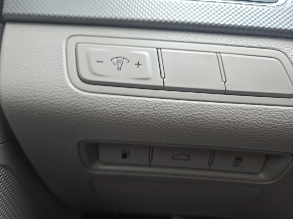 Used 2015 Hyundai Sonata SE w/ Option Group 09 image 14