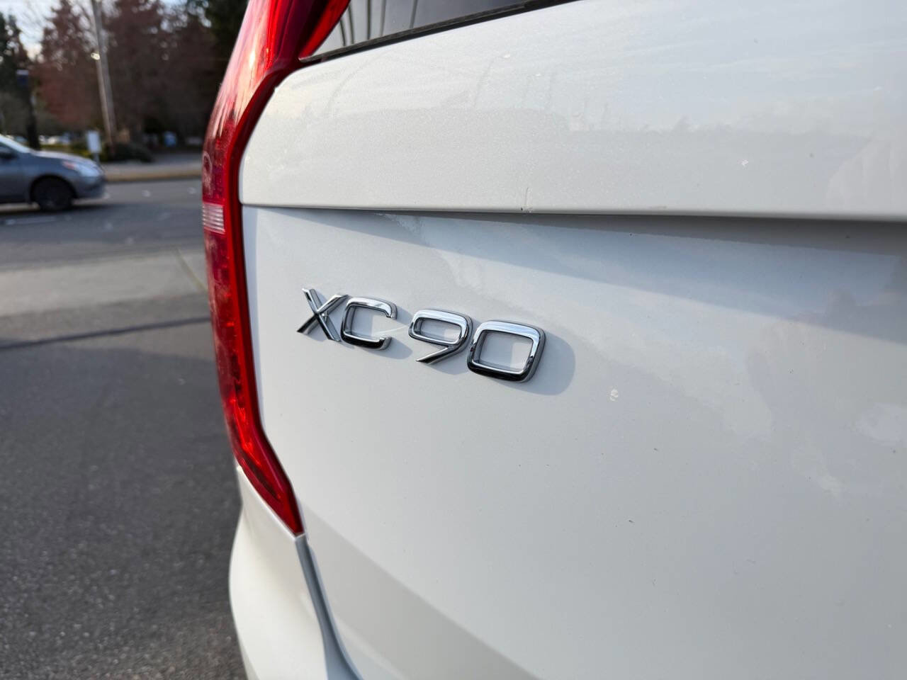 Used 2018 Volvo XC90 T6 Momentum w/ Convenience Package AWD/4WD image 4