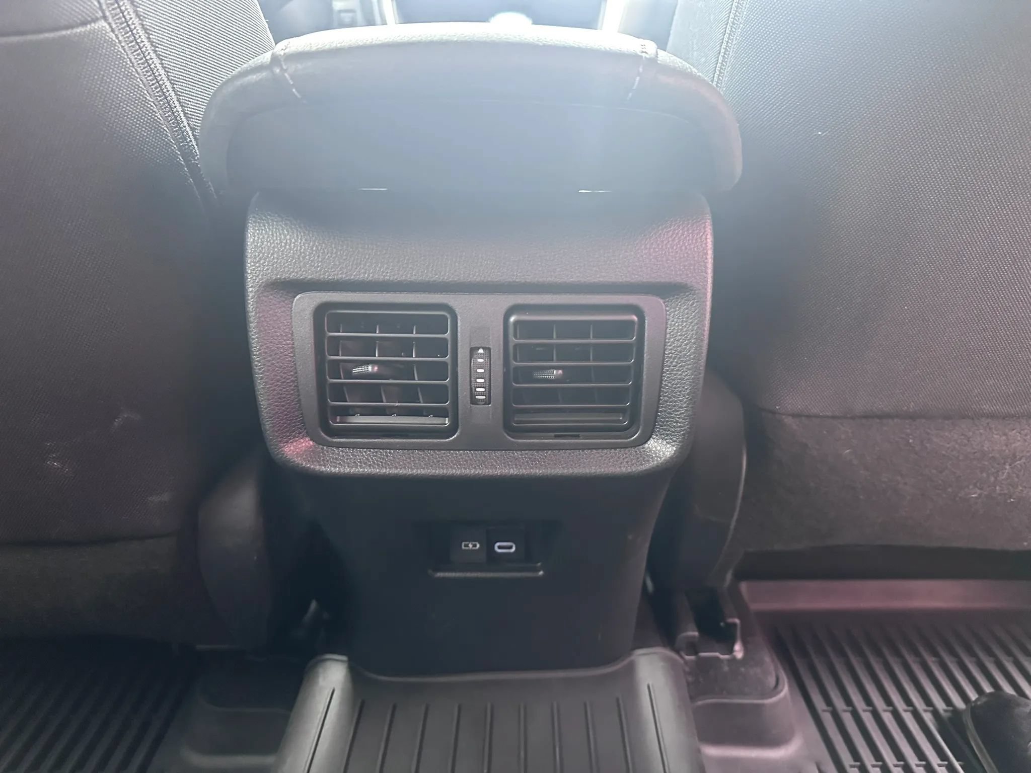Used 2024 Toyota Venza LE AWD/4WD image 14