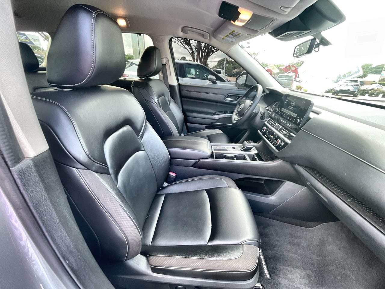 Used 2023 Nissan Pathfinder SL FWD image 27