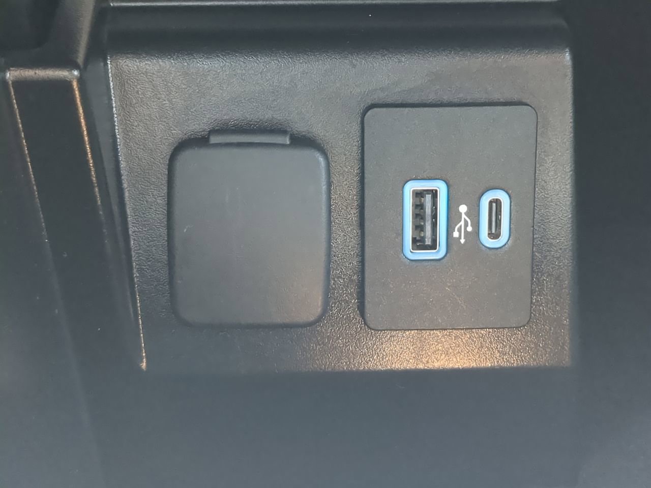 Used 2023 Ford Explorer ST w/ Equipment Group 401A AWD/4WD image 21
