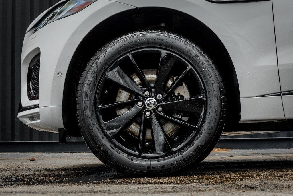 New 2026 Jaguar F-PACE R-Dynamic S image 4