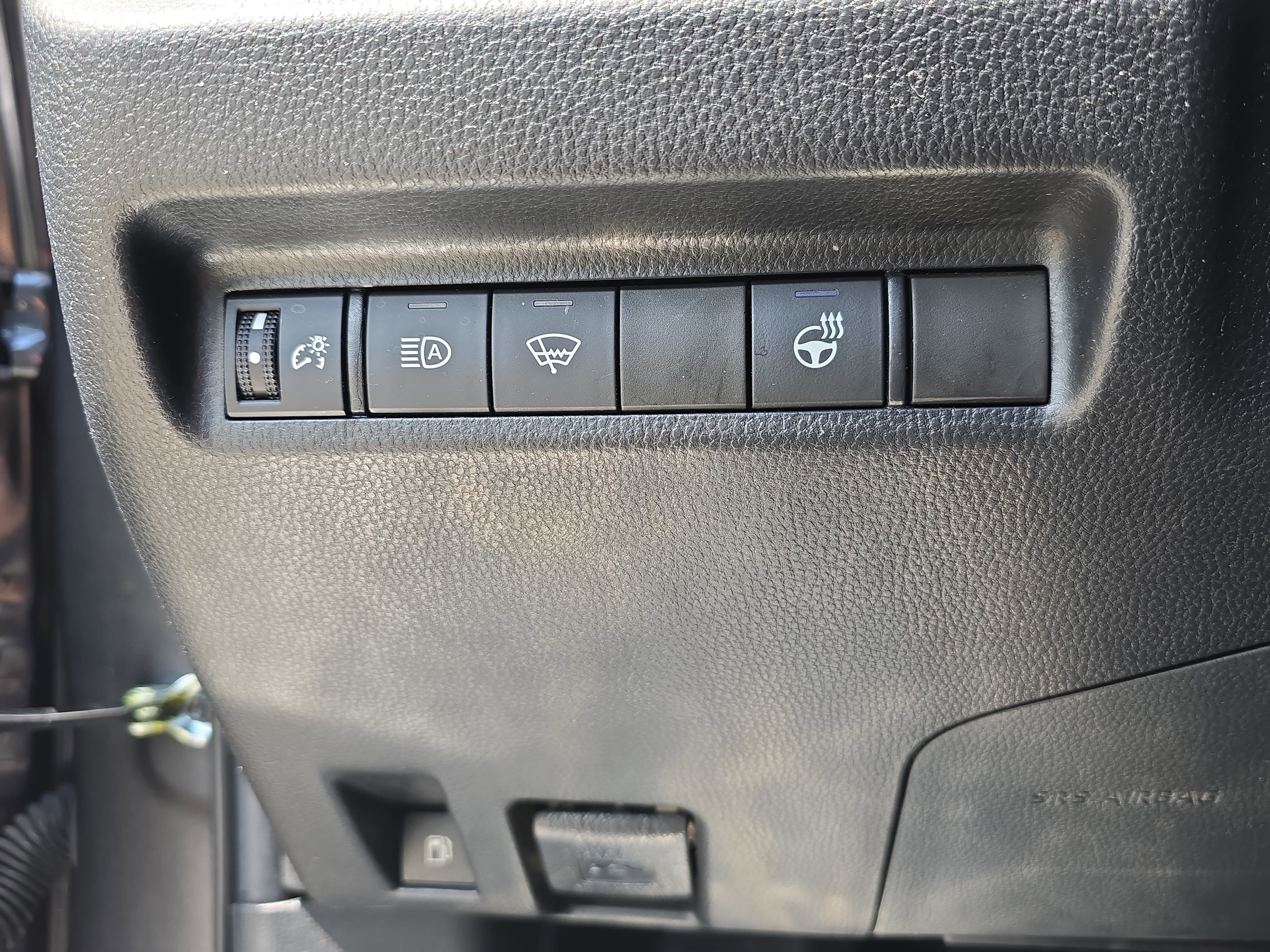 Used 2022 Toyota RAV4 SE w/ SE Grade Weather Package AWD/4WD image 25