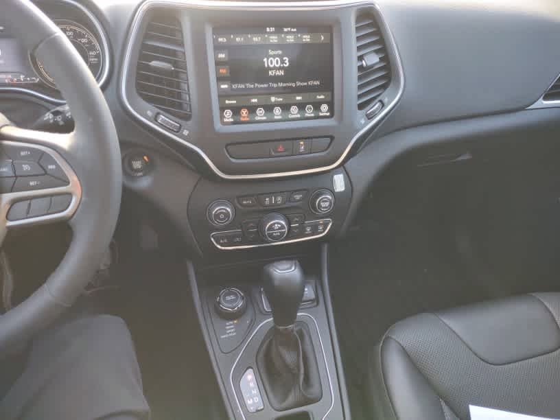 Used 2022 Jeep Cherokee Latitude Lux w/ Sun & Sound Group AWD/4WD image 9