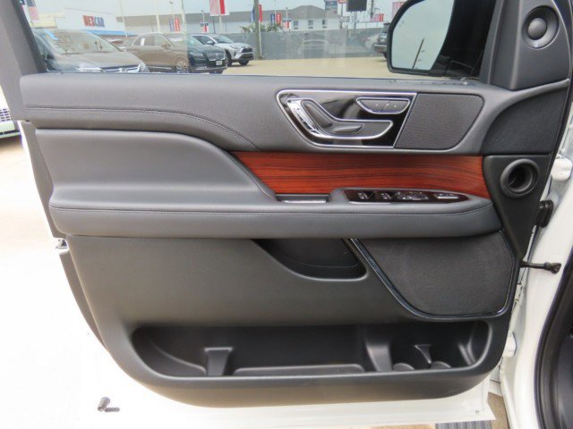 Certified 2024 Lincoln Navigator Premiere AWD/4WD image 24