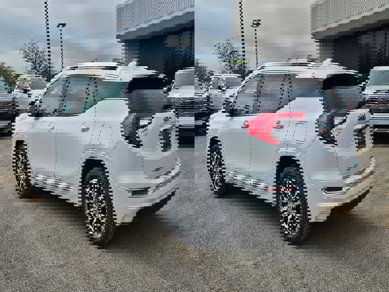 Used 2024 GMC Terrain Denali w/ Denali Premium Package image 3