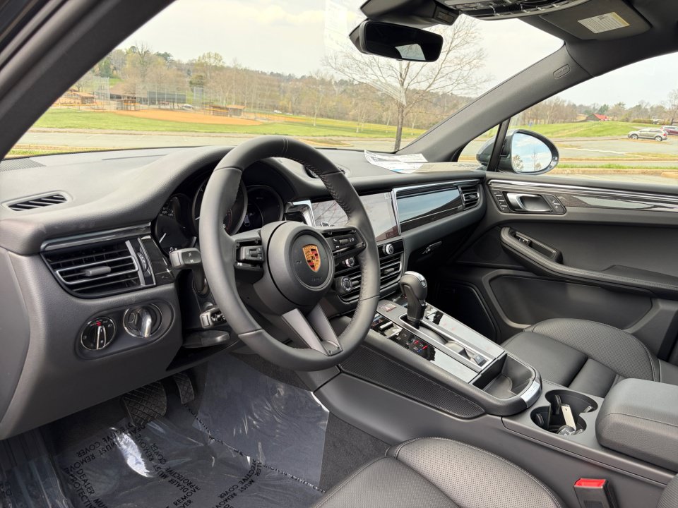 New 2026 Porsche Macan AWD/4WD image 4