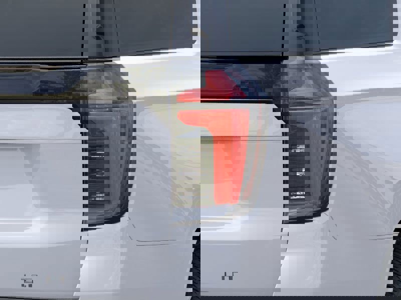New 2025 Chevrolet Suburban LT image 11