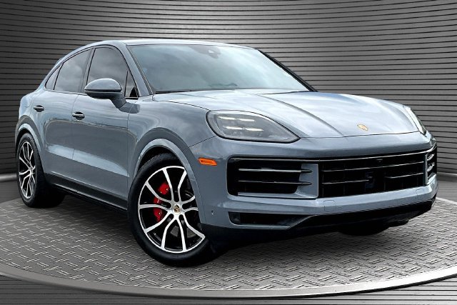 Used 2024 Porsche Cayenne S AWD/4WD image 3
