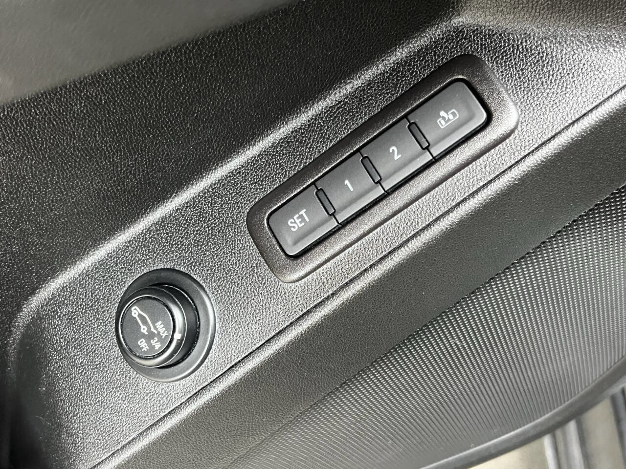 Used 2018 Chevrolet Equinox Premier image 31