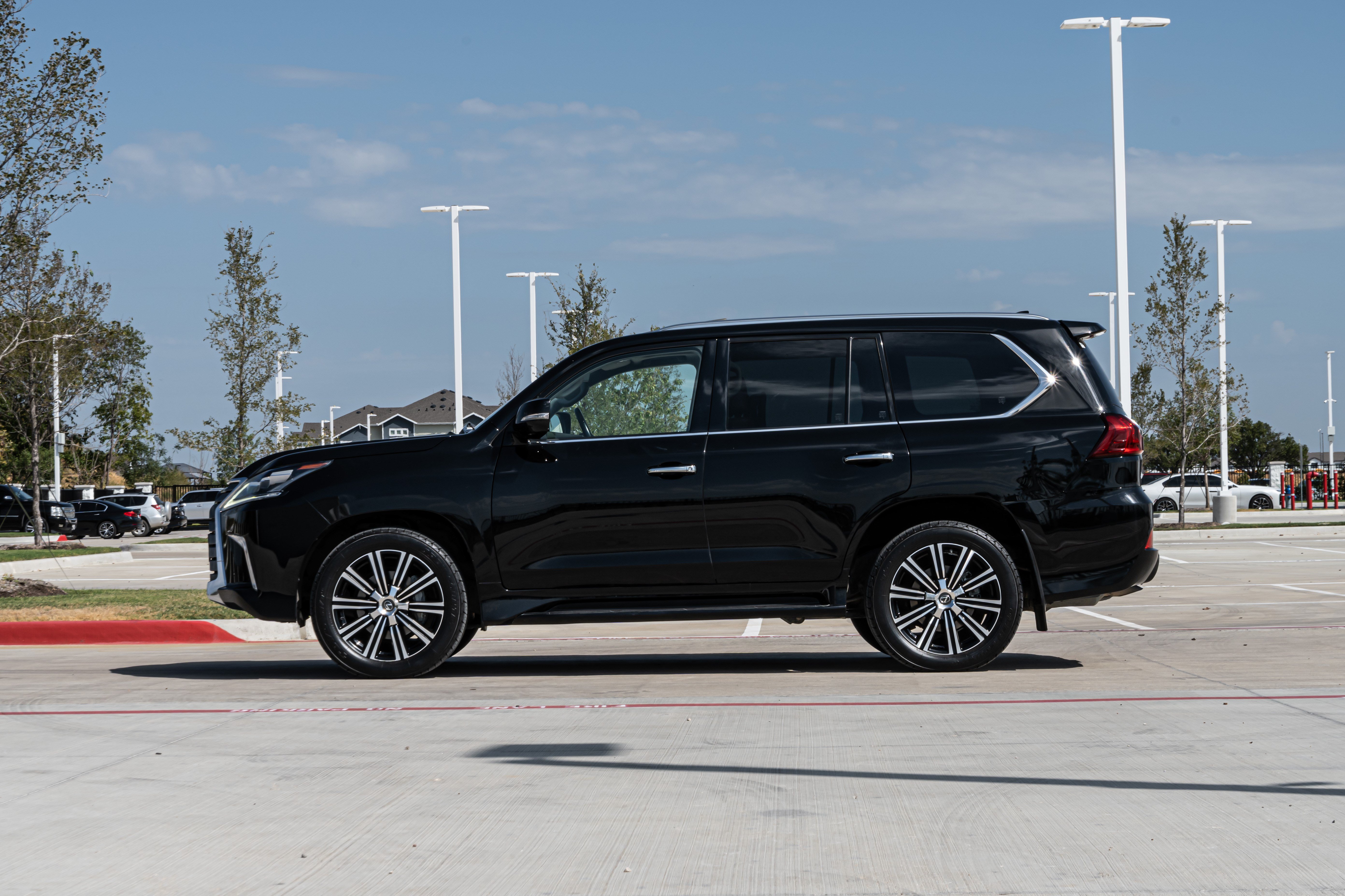 Used 2021 Lexus LX 570 4WD w/ Luxury Package image 6