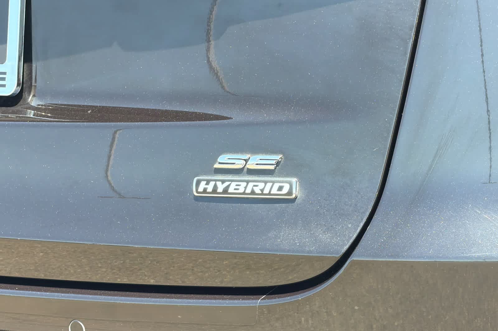 Used 2020 Ford Fusion SE FWD image 32