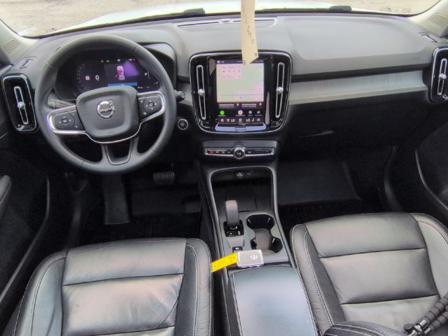 Used 2024 Volvo XC40 B5 Core AWD/4WD image 27