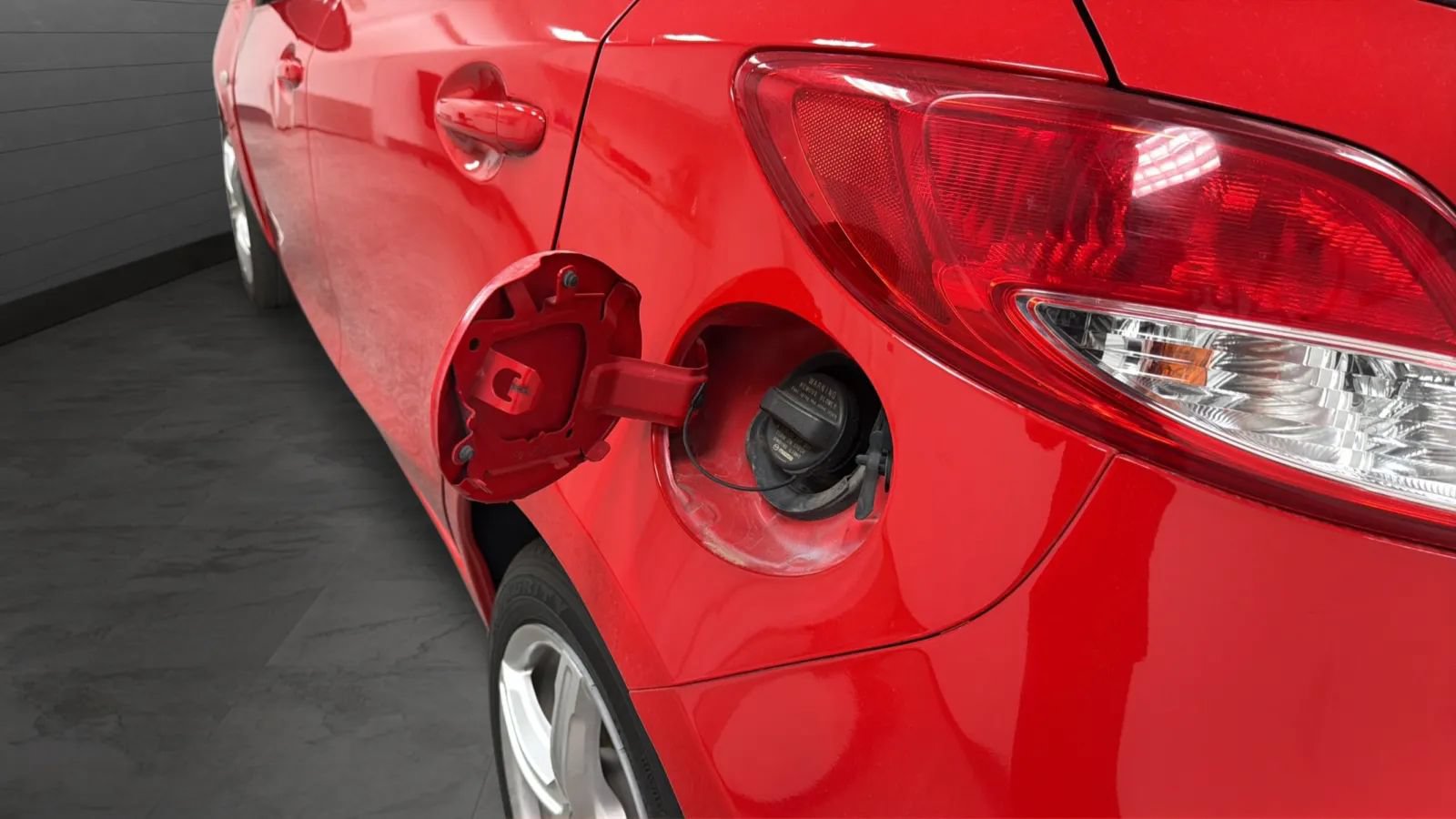 Used 2012 MAZDA MAZDA2 Sport FWD image 26