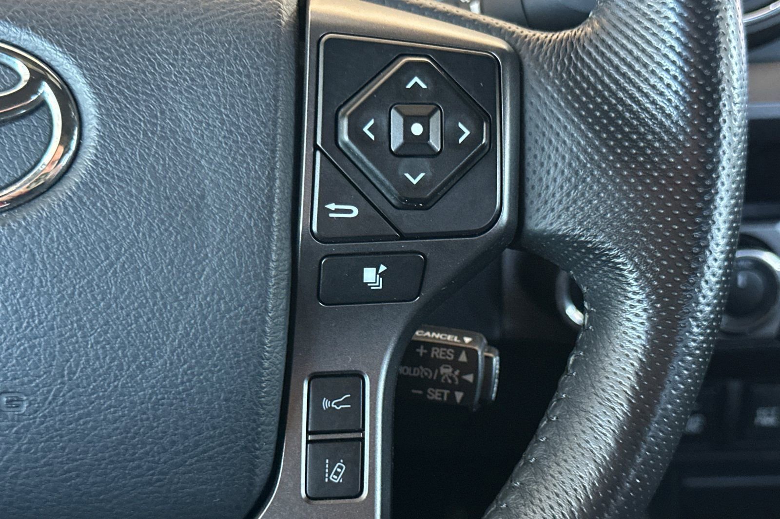 Certified 2018 Toyota Tacoma TRD Sport image 28