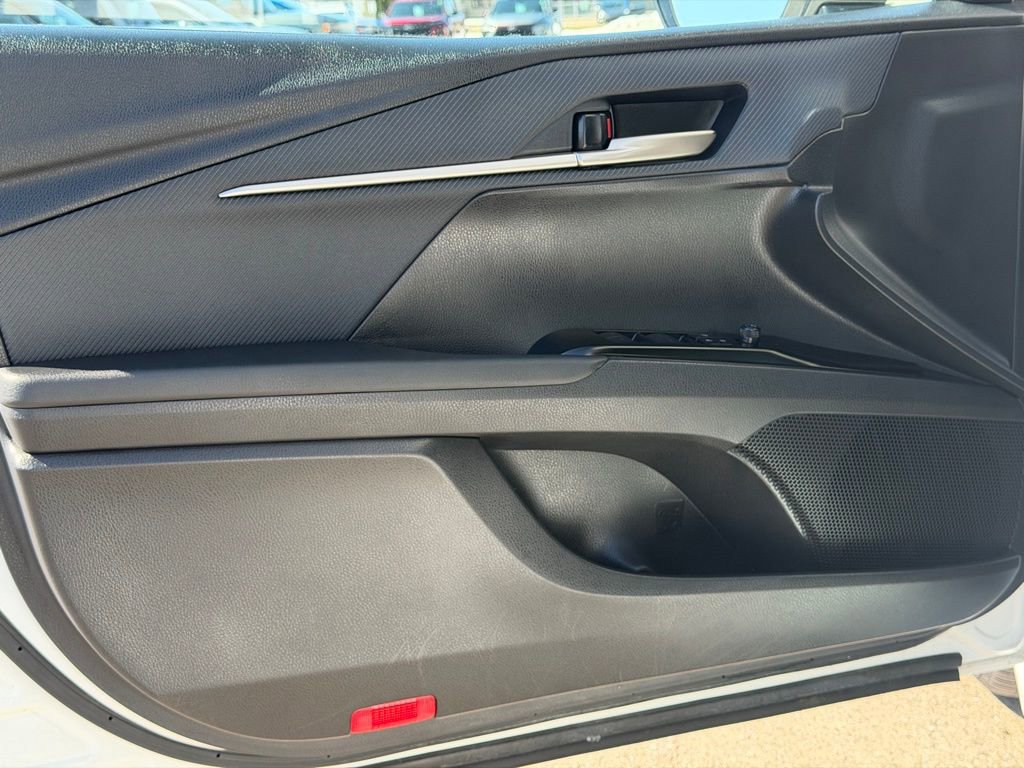 Used 2025 Toyota Camry SE image 24