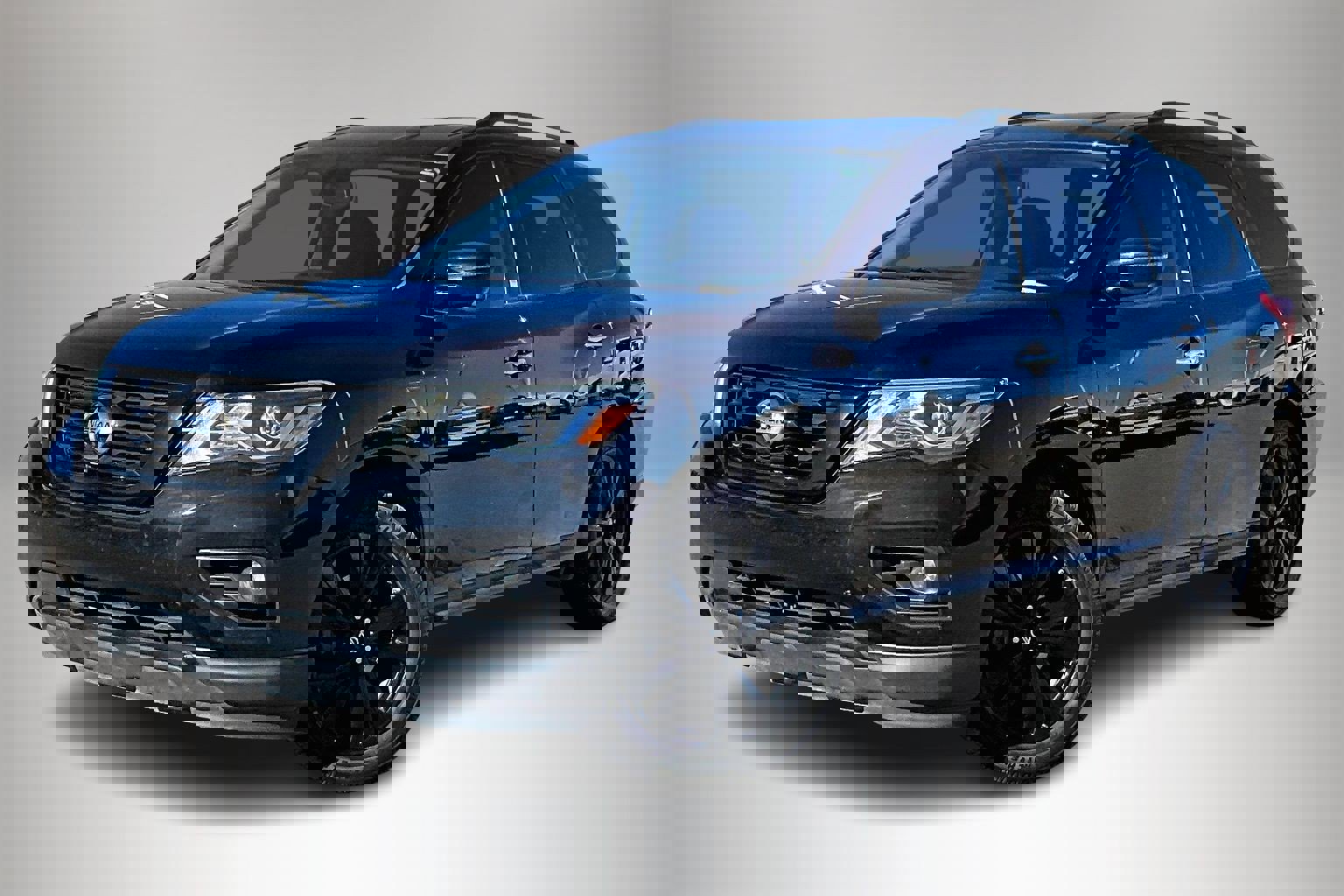 Used 2018 Nissan Pathfinder SL w/ Midnight Edition Package image 3