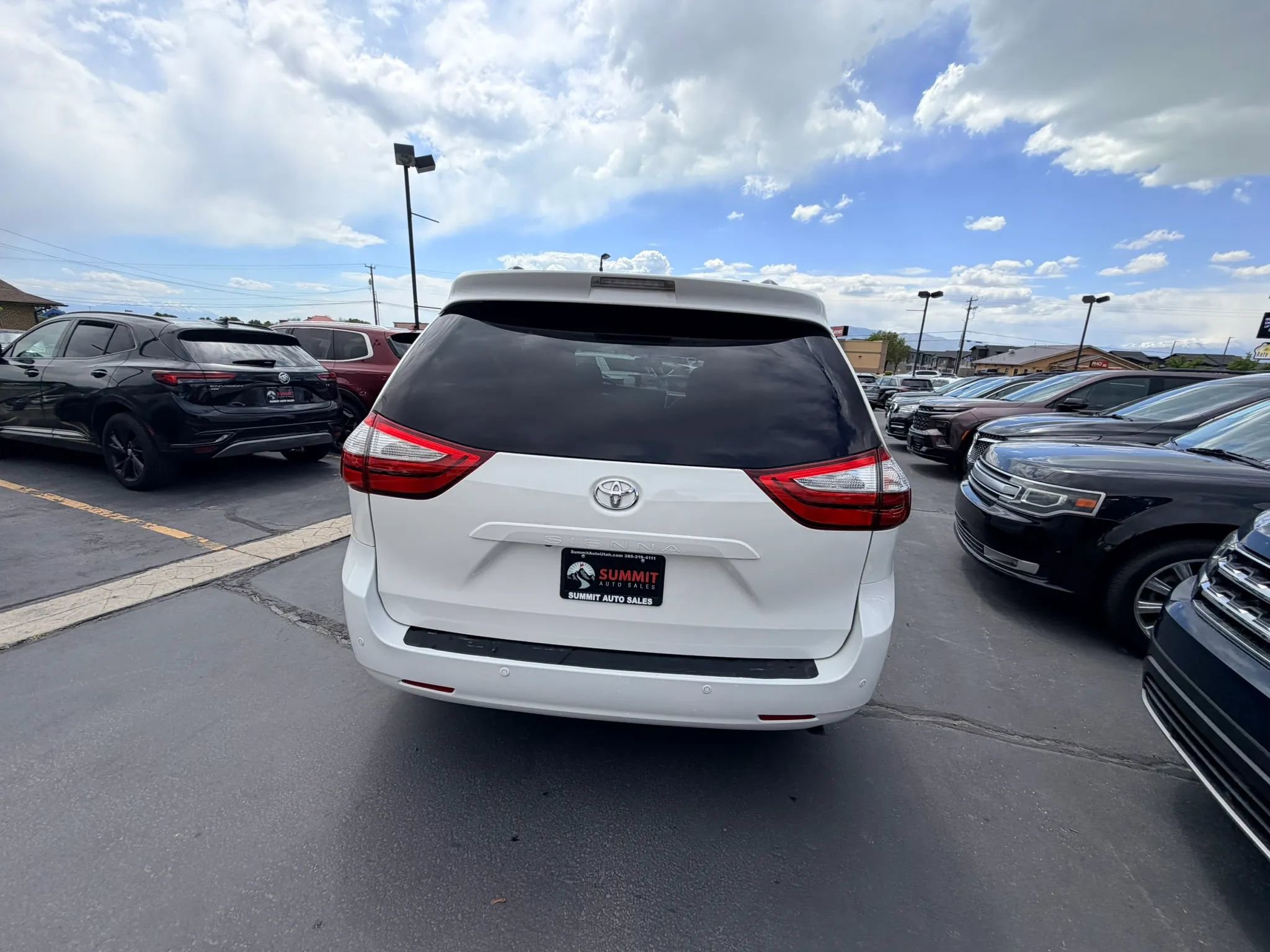 Used 2016 Toyota Sienna XLE Premium FWD image 4