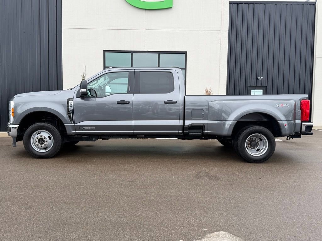 Used 2024 Ford F350 XLT image 2