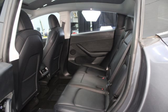 Used 2021 Tesla Model Y Long Range AWD/4WD image 19