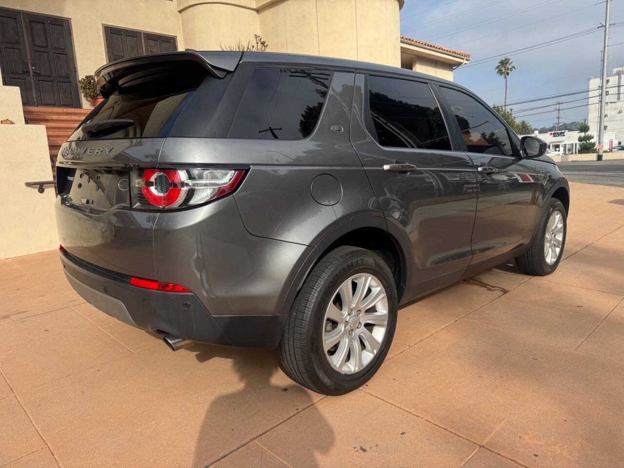 Used 2017 Land Rover Discovery Sport SE AWD/4WD image 4