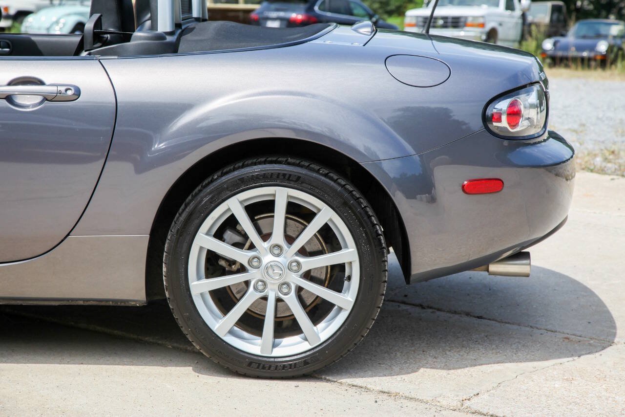 Used 2006 MAZDA MX-5 Miata Grand Touring w/ Premium Pkg RWD image 12